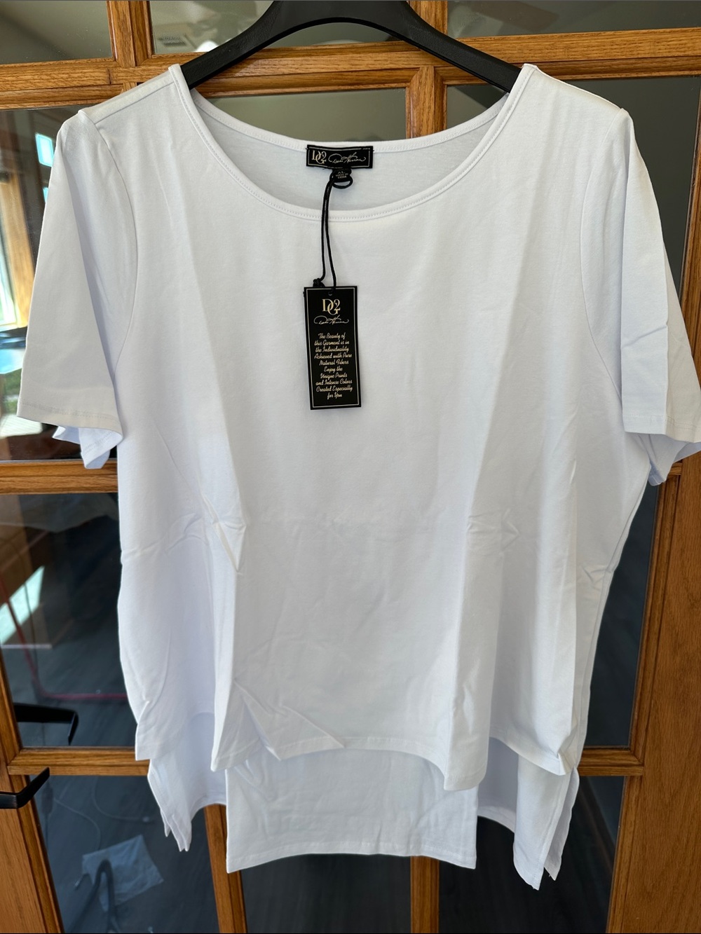 DG2 by Diane Gilman White Short Sleeve Scoop Neck Top